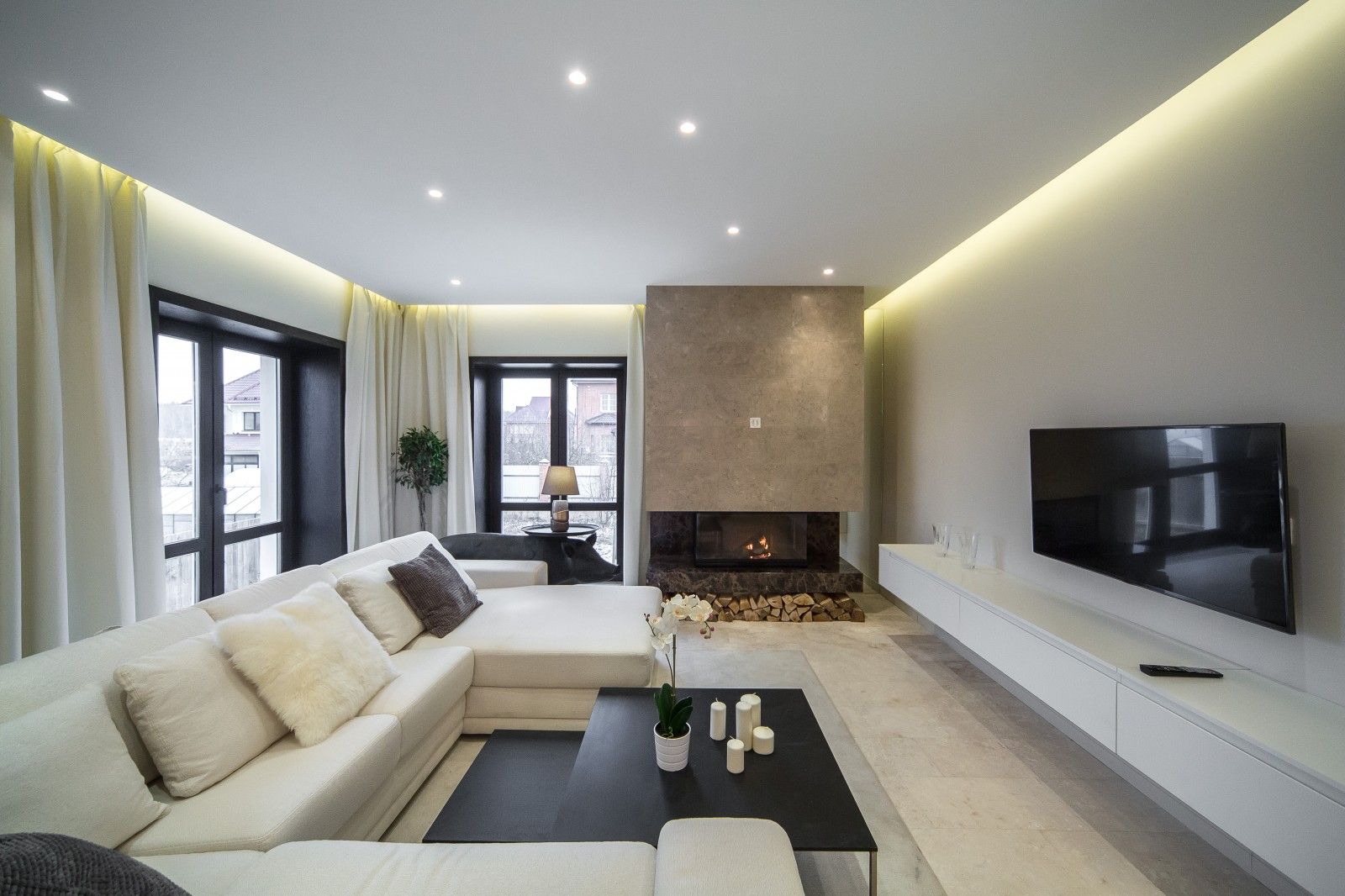Как использовать окна и свет в интерьере дома для создания теплой атмосферы