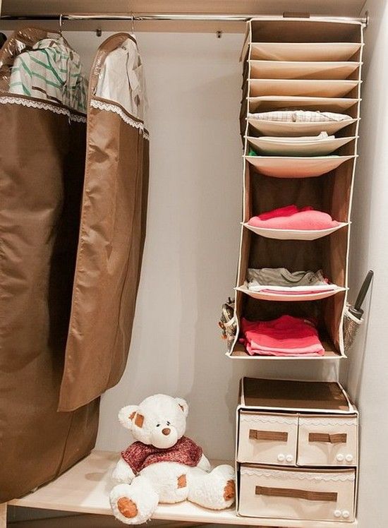 Как убрать беспорядок в гардеробной и организовать пространство для одежды